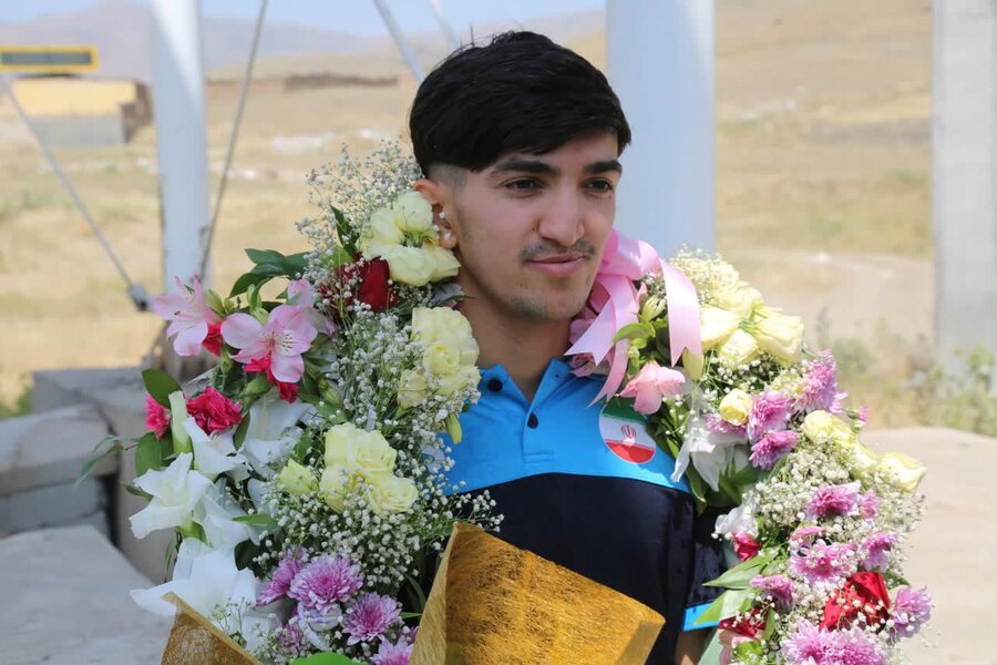 استقبال از قهرمان کردستانی تیم ملی فوتسال ناشنوایان