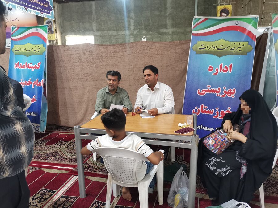 پاسخگویی مدیر  کل بهزیستی خوزستان به در خواستهای مردمی در میز خدمت مصلای اهواز
