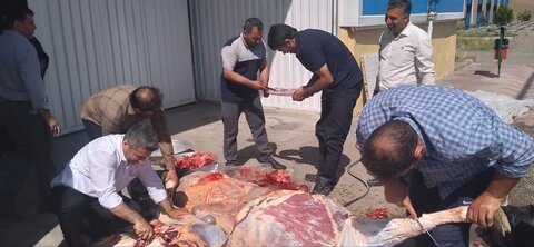 گزارش تصویری| اهدای۲۵۰ بسته گوشت قربانی به مددجویان کلیبر