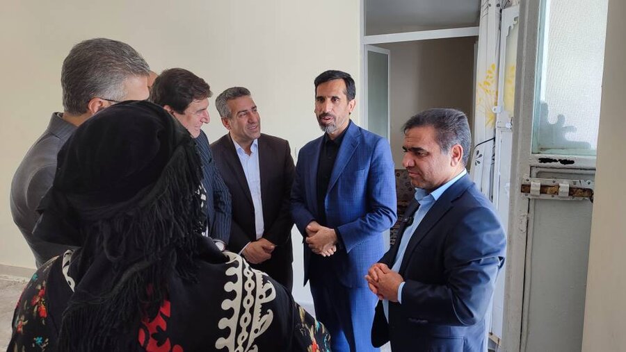 دیدار معاون وزیر و رئیس سازمان بهزیستی کشور با خانواده سه معلول ایلامی دیدار معاون وزیر و رئیس سازمان بهزیستی کشور با خانواده سه معلول ایلامی