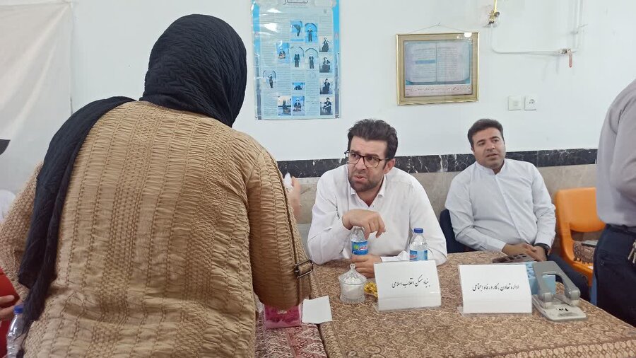 کامیاران| برپایی میز خدمت و ارتباطات مردمی با حضور رئیس سازمان بهزیستی کشور