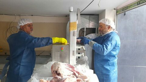 توزیع گوشت قربانی بین خانواده‌ های تحت حمایت بهزیستی شهرستان طالقان