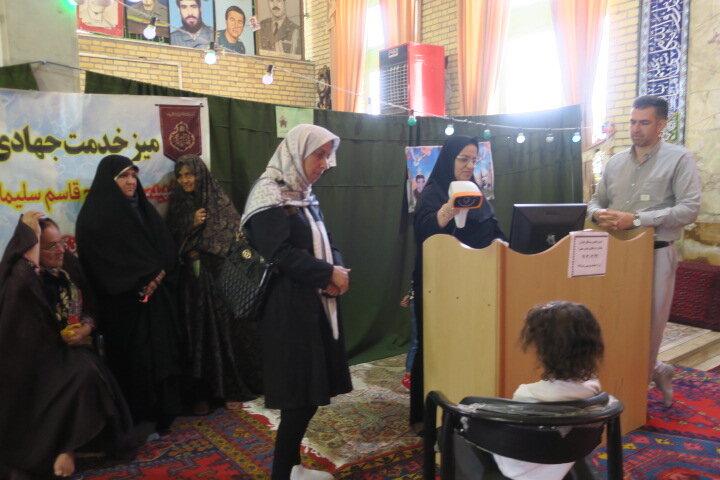 گلپایگان| گزارش تصویری| برپایی میز خدمت جهادی در روستای شادگان در دهه ولایت