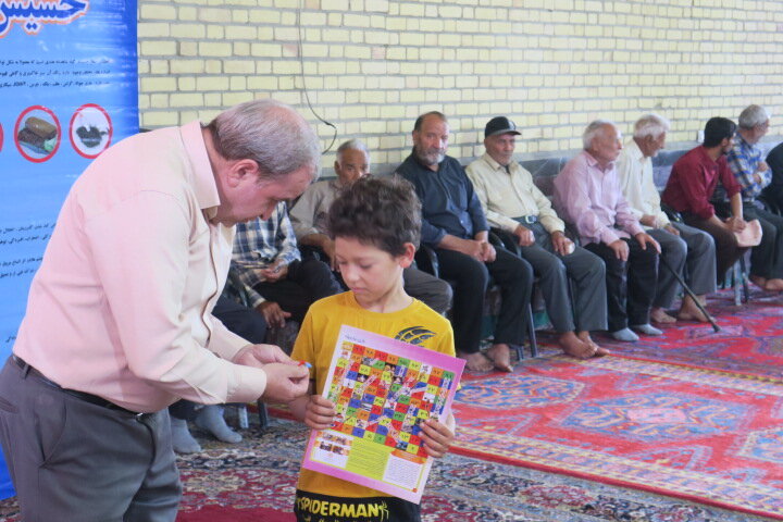 گلپایگان| گزارش تصویری| برپایی میز خدمت جهادی در روستای شادگان در دهه ولایت