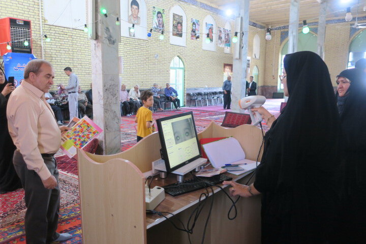 گلپایگان| گزارش تصویری| برپایی میز خدمت جهادی در روستای شادگان در دهه ولایت