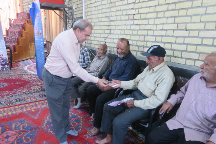 گلپایگان| گزارش تصویری| برپایی میز خدمت جهادی در روستای شادگان در دهه ولایت