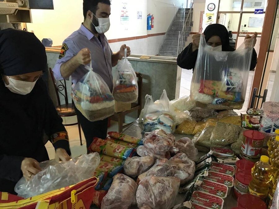 ورامین | توزیع  بسته های گوشت گرم و سبد کالا  بین  خانوارهای جامعه هدف بهزیستی