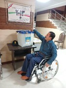 گزارش تصویری| حضور افراد دارای معلولیت در شعبه اخذ رای مناسب سازی شده در بهزیستی   
