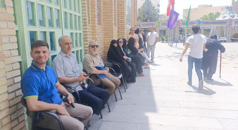 هم اکنون حضور پرشور جامعه هدف بهزیستی استان البرز در پای صندوق های رأی