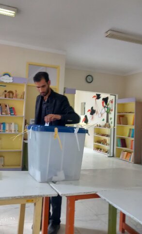 گزارش تصویری |  حضور پرشور گروه های هدف بهزیستی در شعب اخذ رأی شهرستان‌های استان اردبیل
