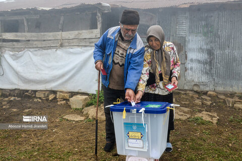 گزارش تصویری | حضور خانواده بزرگ بهزیستی استان گیلان در شعبات اخذ رأی ریاست جمهوری