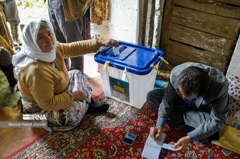 گزارش تصویری | حضور خانواده بزرگ بهزیستی استان گیلان در شعبات اخذ رأی ریاست جمهوری