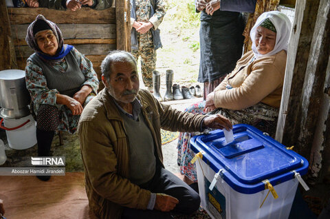 گزارش تصویری | حضور خانواده بزرگ بهزیستی استان گیلان در شعبات اخذ رأی ریاست جمهوری