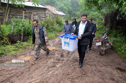 گزارش تصویری | حضور خانواده بزرگ بهزیستی استان گیلان در شعبات اخذ رأی ریاست جمهوری
