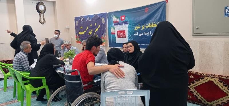 اصفهان| برپایی میز خدمت جهادی در مسجد جامع امام موسی کاظم(ع) بهارستان