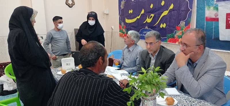 اصفهان| برپایی میز خدمت جهادی در مسجد جامع امام موسی کاظم(ع) بهارستان