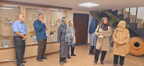 بازدید جمعی از اعضای کانون بازنشستگان بهزیستی گیلان و بنیاد فرزانگان رنگین کمان زندگی از موزه باستان شناسی رشت