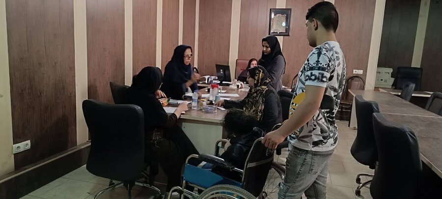 شهریار | ویزیت رایگان و اهداء مبالغ نقدی به ۲۵ معلول ضایعه نخاعی تحت پوشش بهزیستی شهرستان