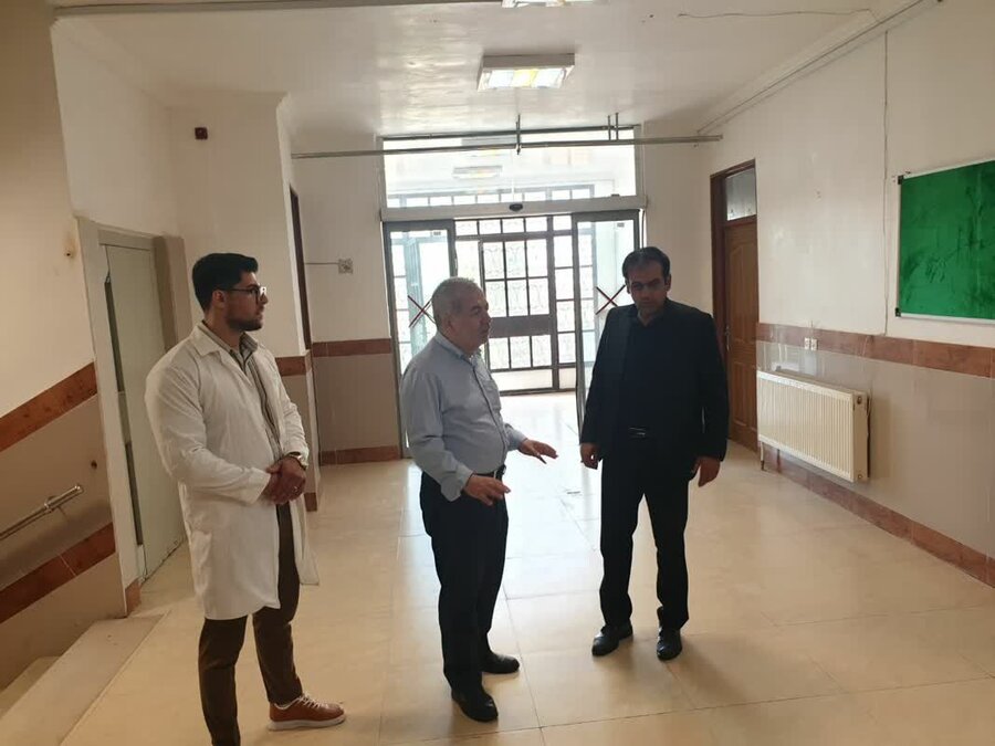 تجلیل معاون توانبخشی از ورزشکار موفق شبستری