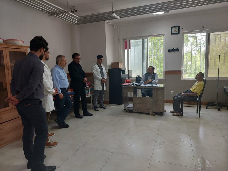 تجلیل معاون توانبخشی از ورزشکار موفق شبستری