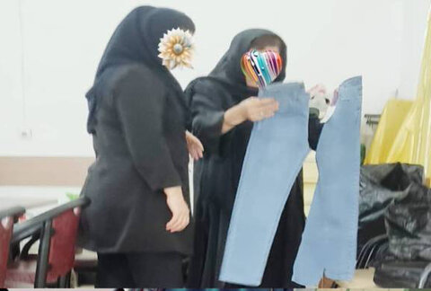 لاهیجان | توزیع ۳۰۰ پرس غذای نذری و البسه نو دخترانه و زنانه بین مددجویان تحت پوشش بهزیستی در شهرستان لاهیجان