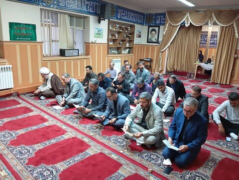 گزارش تصویری| فضا سازی محیطی و برگزاری مراسم زیارت عاشورا در ستاد و ادارات بهزیستی شهرستان های زنجان