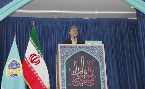 گزارش تصویری | سخنرانی مدیر کل بهزیستی استان اصفهان پیش  از خطبه‌های نماز جمعه