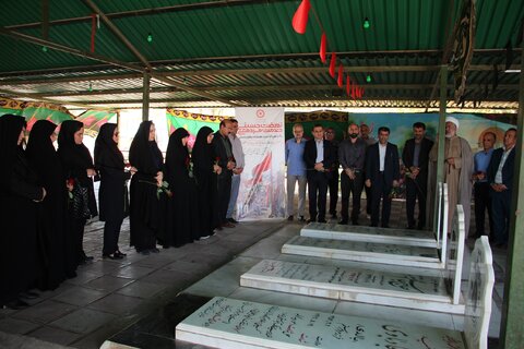 گزارش تصویری|کارکنان بهزیستی خوزستان به مناسبت هفته بهزیستی گلزار شهدا را غبارروبی کردند