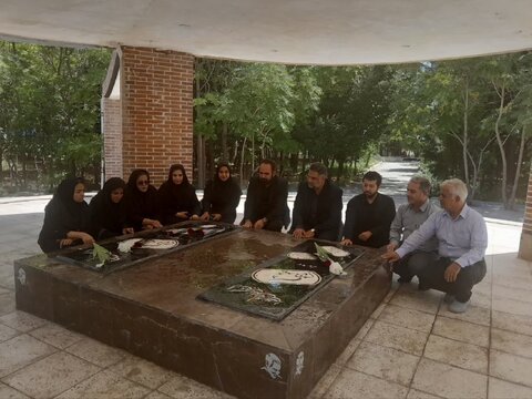 غبارروبی گلزار شهدای گمنام شهرستان در اولین روز از هفته بهزیستی