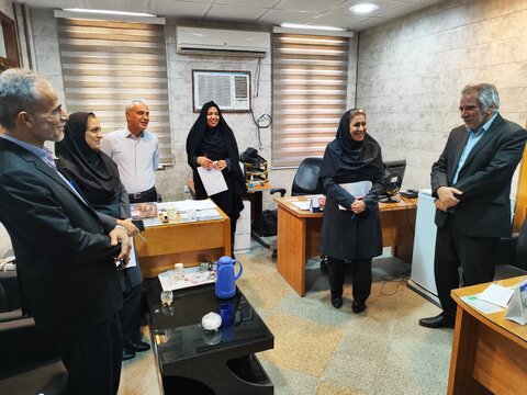 گزارش تصویری | دیدار صمیمی و قدردانی مدیرکل بهزیستی بوشهر از همکاران اداره کل بهزیستی استان و شهرستان بوشهر در اولین روز از هفته بهزیستی
