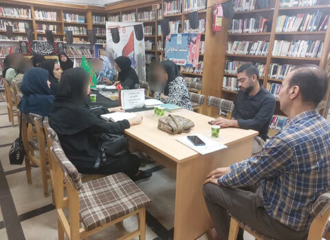 ساوجبلاغ | نشست کتابخوان با موضوع شناخت امام حسین(ع) و نهضت عاشورا برگزار شد