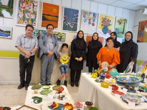 برپایی نمایشگاه هنری توان جویان مرکز آموزشی توان جو و مفید