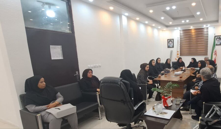 شهرستان بوشهر| بهشتی پور مدیر بهزیستی شهرستان بوشهر در نشست با با مراکز و موسسات تحت نظارت برنامه ریزی لازم در هفته بهزیستی صورت گیرد