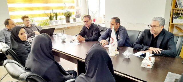 نطنز| برپایی میزخدمت در فاز دوم نشست صمیمی در مناطق کم برخوردار