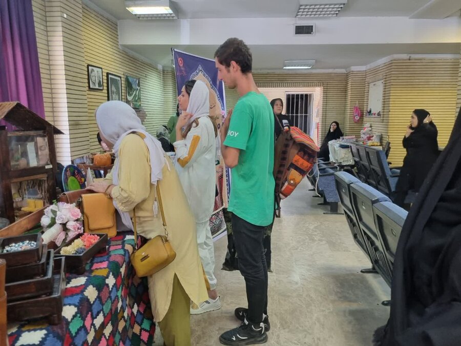 نمایشگاه صنایع دستی به مناسبت گرامیداشت هفته بهزیستی