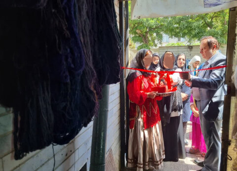 کرج | افتتاح نمایشگاه و کارگاه قالیبافی به مناسبت گرامیداشت هفته بهزیستی