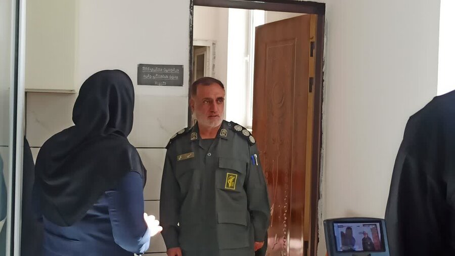حضور فرمانده سپاه پاسداران در بهزیستی کامیاران