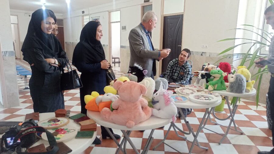 نمایشگاه صنایع دستی مرکز حرفه آموزی معلولین ژیهات کامیاران