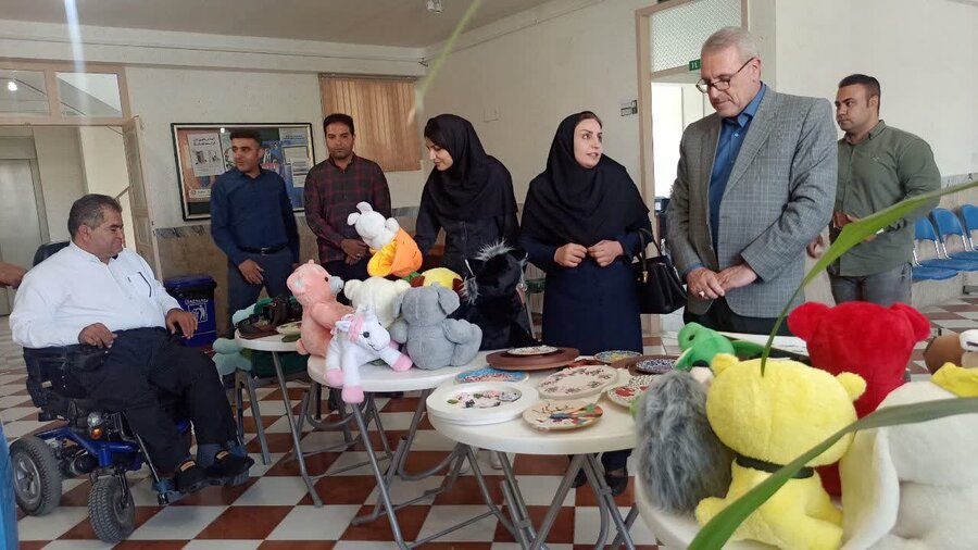 نمایشگاه صنایع دستی مرکز حرفه آموزی معلولین ژیهات کامیاران