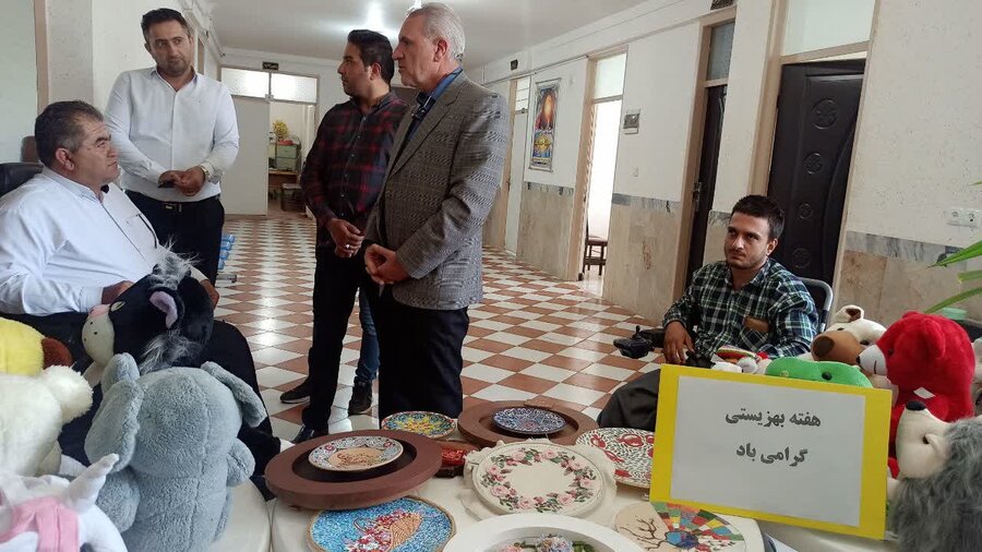 نمایشگاه ‌صنایع دستی مرکز حرفه آموزی معلولین ژیهات کامیاران