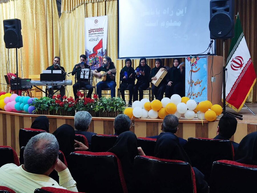 اجرای زنده گروه موسیقی سفیران صلح موسسه توانبخشی حضرت علی اکبر (ع)
