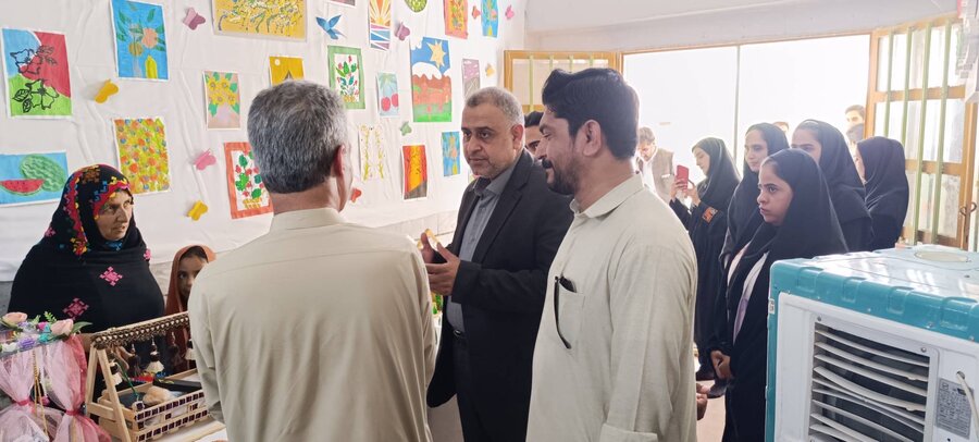 نمایشگاه دستاوردهای پایگاه هنر درمانی توانخواهان در شهرستان سراوان