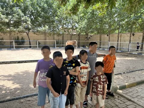 کودکان دارای اختلال اتیسم آسایشگاه کهریزک در اردوی تفریحی یک روزه در باغ باران شرکت کردند