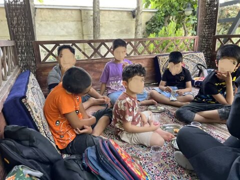 کودکان دارای اختلال اتیسم آسایشگاه کهریزک در اردوی تفریحی یک روزه در باغ باران شرکت کردند