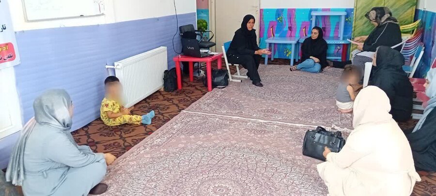 طالقان | طرح آموزش زندگی خانواده برای والدین در مهد کودک باران اجرا شد
