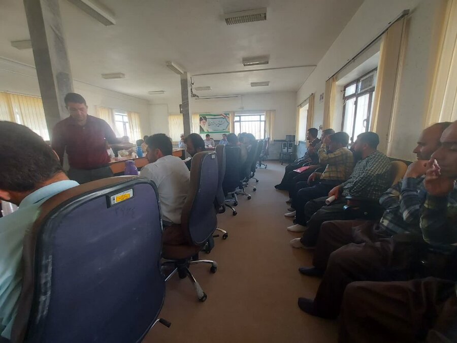 نشست مدیر بهزیستی سنندج با بخشدار و دهیاران منطقه حسین آباد
