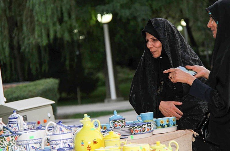 بازارچه فروش دستاوردهای بانوان سرپرست خانوار برپا شد