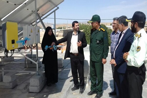 آغاز بهره‌برداری ١۵ طرح نیروگاه خورشیدی مددجویان بهزیستی در شهرستان فیروزه
