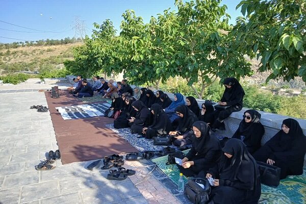 گزارش تصویری| برگزاری مراسم زیارت عاشورا و غبار روبی و عطر افشانی مزار شهدا به مناسبت هفته بهزیستی