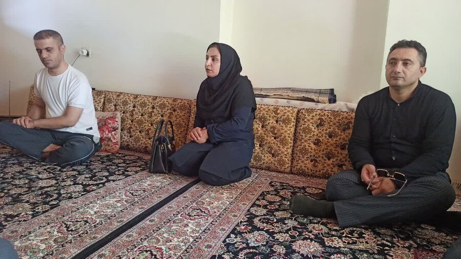 دیدار با خانواده های تحت حمایت بهزیستی کامیاران